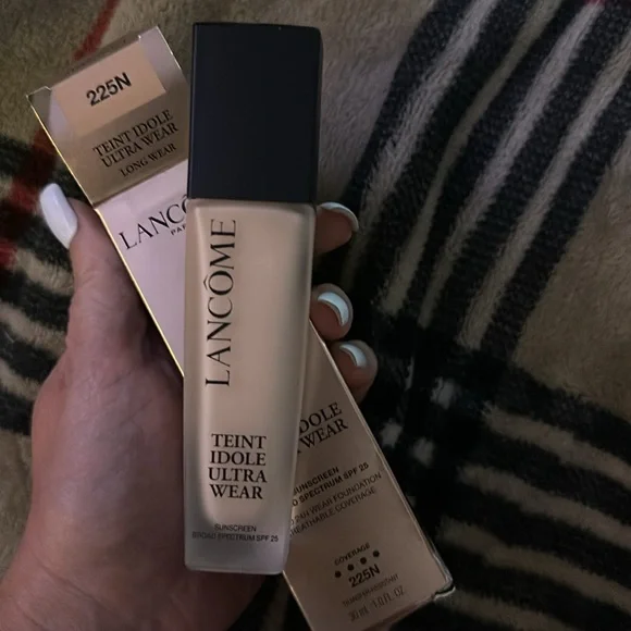 Teint Idole Ultra Wear 225N Long Wear - Picture 5 of 8